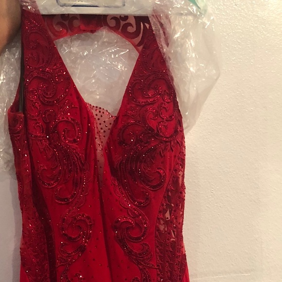 Red Dress. Size 10 . - Picture 2 of 5